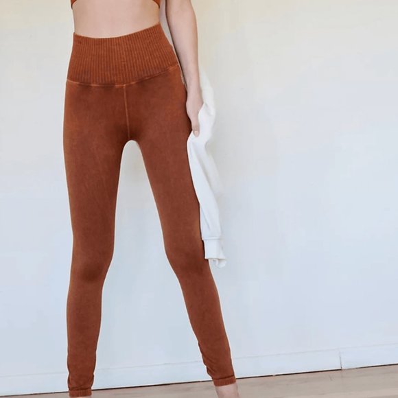 Free People Movement Good Karma Toasted Coconut High Rise 7/8 Leggings - NWOT - Picture 3 of 5